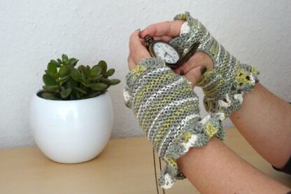 PDF knitting pattern - Timeless Mitts