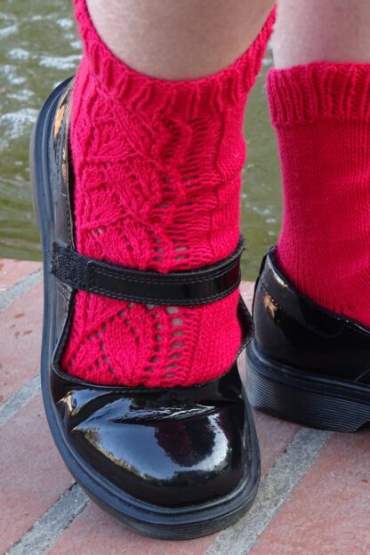 PDF knitting pattern - Breathing Fire socks