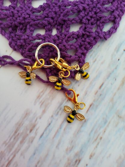 Bee stitch markers for crochet, set of 4 - Image 2