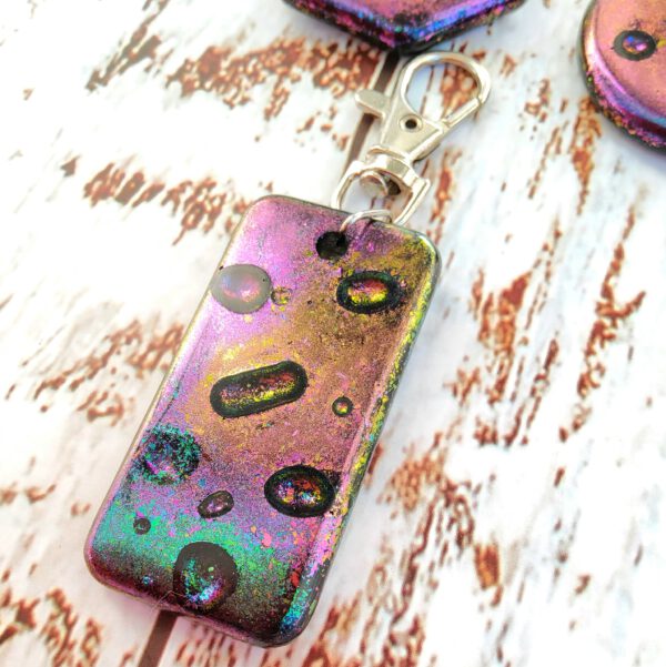 Waterdrop effect resin keychain - Image 2