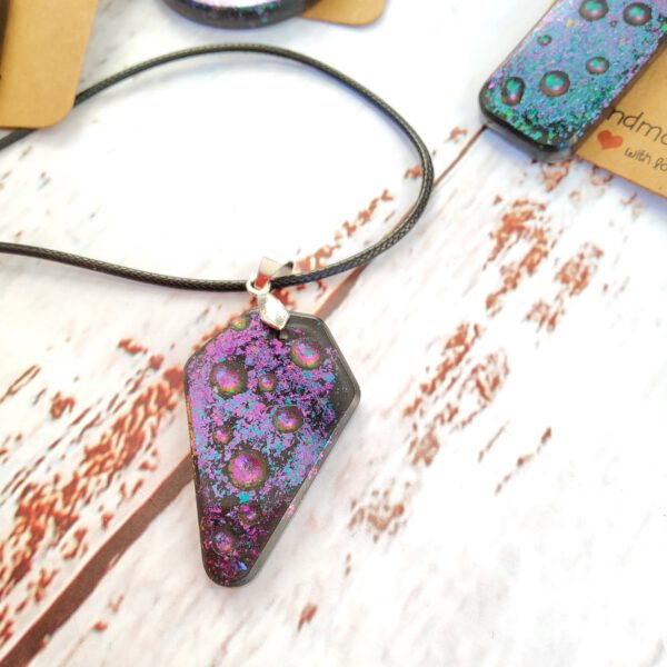 Waterdrop resin pendant necklace - Image 4