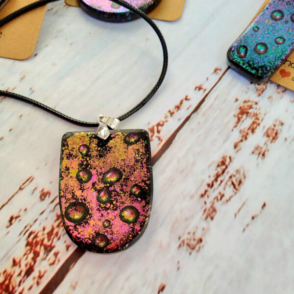 Waterdrop resin pendant necklace - Image 8