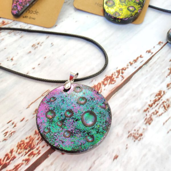 Waterdrop resin pendant necklace - Image 2