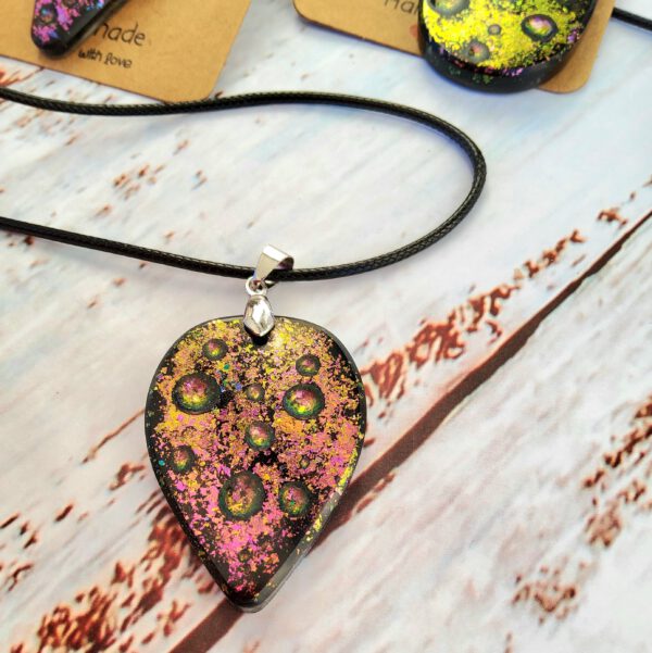 Waterdrop resin pendant necklace - Image 10