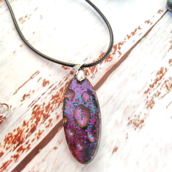 Waterdrop resin pendant necklace - Image 9