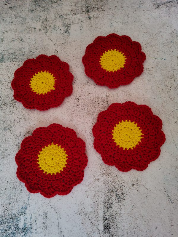 Flower coasters red, Set of 4 - Image 3