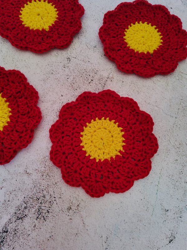 Flower coasters red, Set of 4