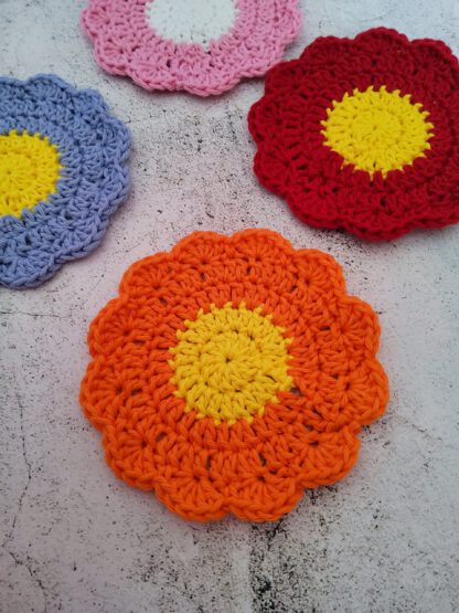 Flower coasters red, Set of 4 - Image 2