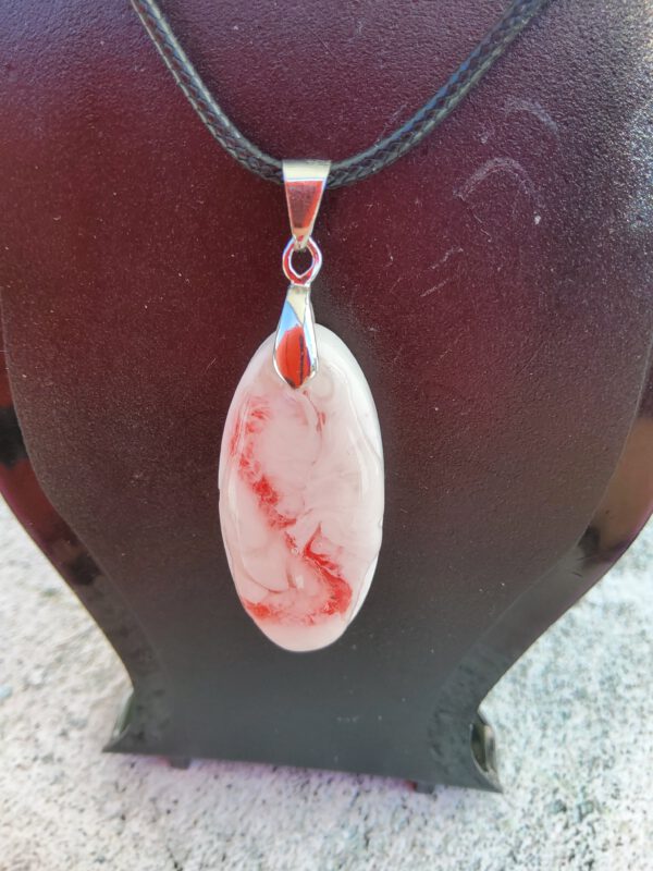 Bold resin pendant necklace - Image 7