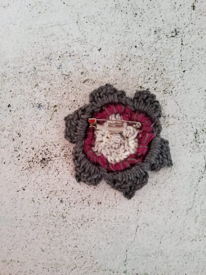 Crochet flower brooch with metal button - Image 2