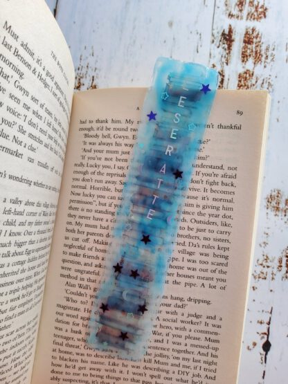 Blue resin bookmark - Image 9