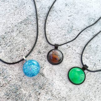 Cabochon resin pendant necklace