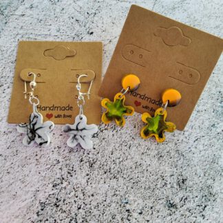 Flower dangle earrings
