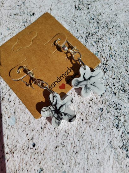 Flower dangle earrings - Image 2