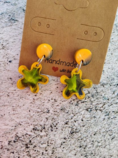 Flower dangle earrings - Image 5