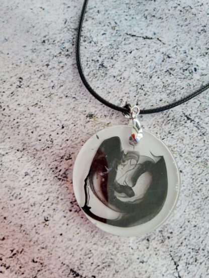 Black and White resin pendant necklace - Image 2
