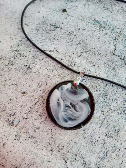 Black and White resin pendant necklace - Image 6