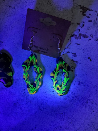 Neon Retro dangle earrings, UV reactive - Image 4