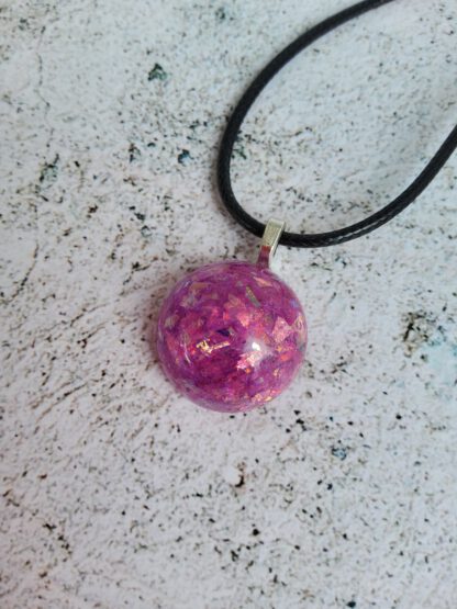 Cabochon resin pendant necklace - Image 7