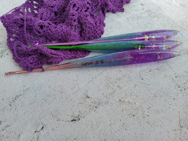 Mermaid crochet hooks with resin handle - Image 3