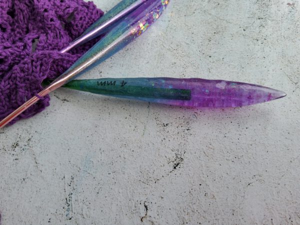 Mermaid crochet hooks with resin handle - Image 4