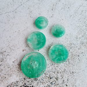 Set of 5 resin buttons