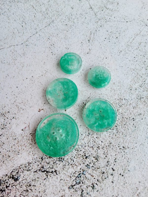 Set of 5 resin buttons