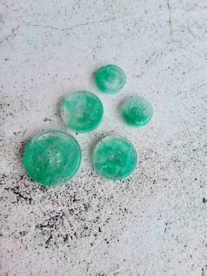 Set of 5 resin buttons - Image 3