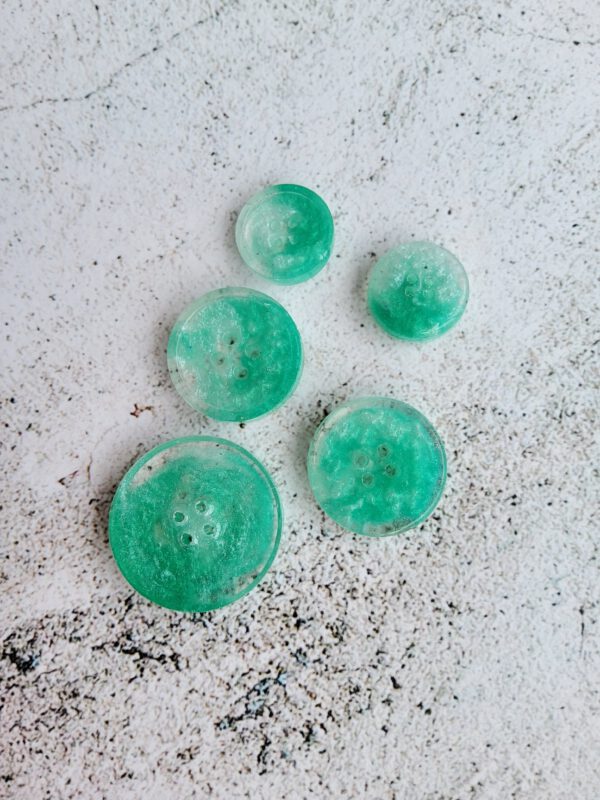 Set of 5 resin buttons - Image 2