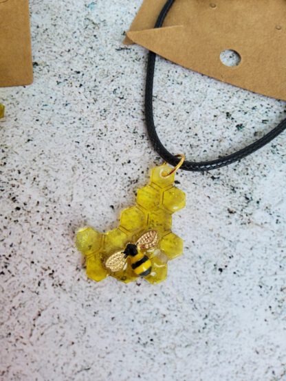 Honeycomb earrings and necklace - Image 3